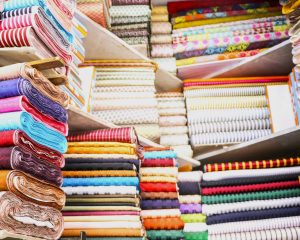 Экологичные формы полусинтетических тканей представляют собой важное направление в текстильной промышленности, которое отвечает требованиям устойчивости и сохранения окружающей среды
